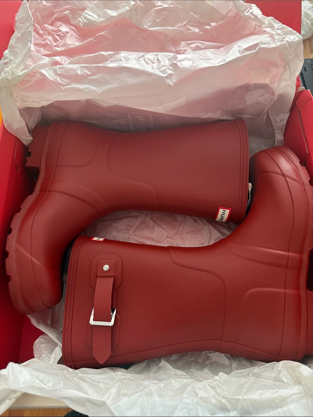 Hunter Men’s Tall Red Waterproof Rain Boots - Picture 4 of 6